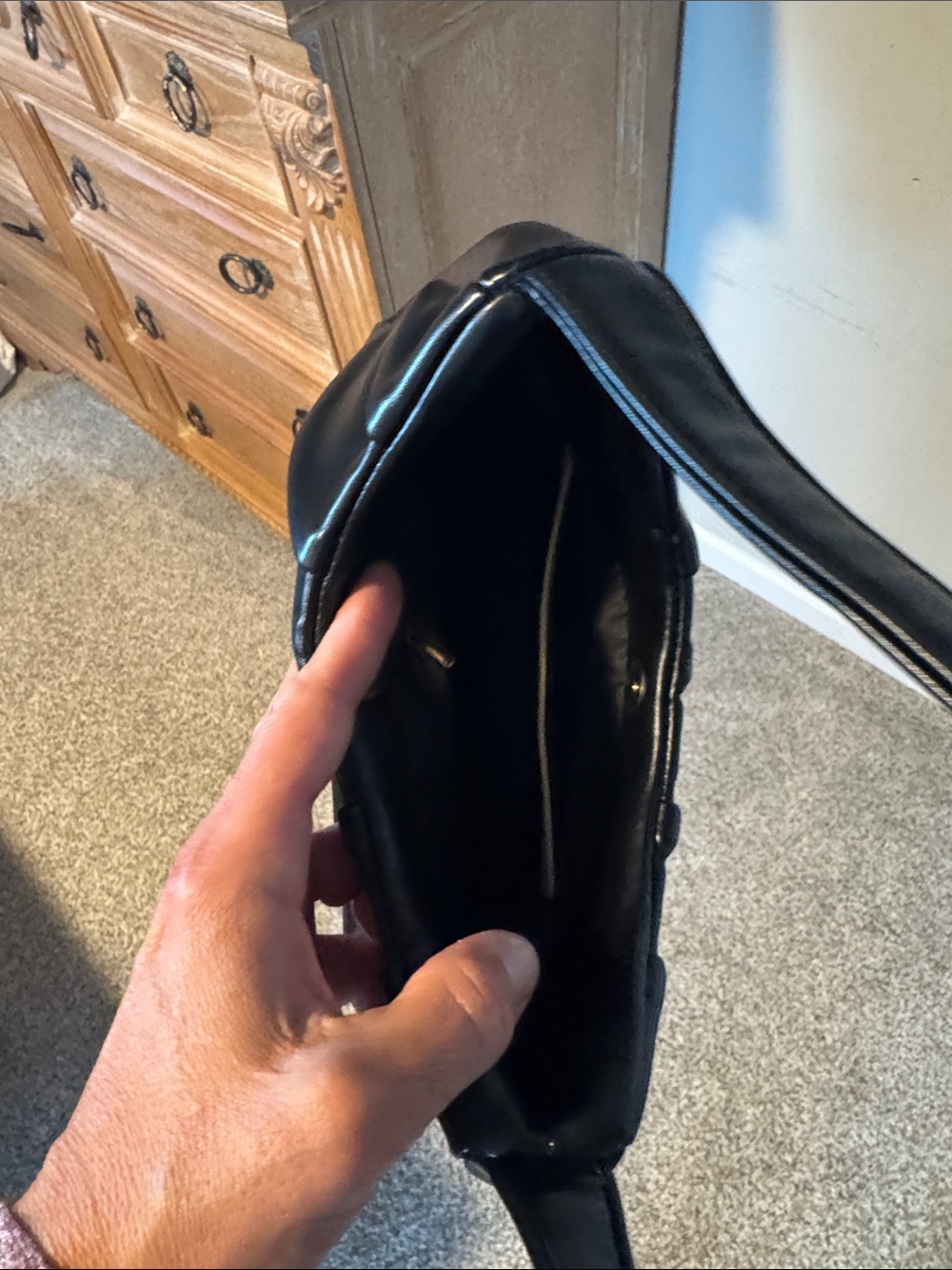 Classic Black Shoulder Bag - Sleek Everyday Tote - Picture 3 of 3